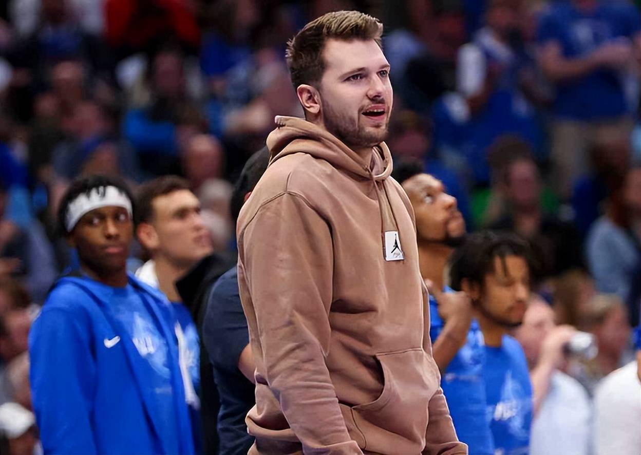 今晨犹他爵士备战欧超杯，绝杀压哨细节曝光，气氛紧张，团队化学反应显著